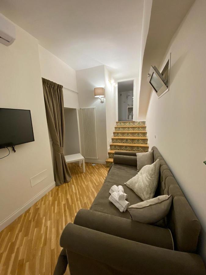 Alcapri Suite Napoli Centro Nápoles Exterior foto